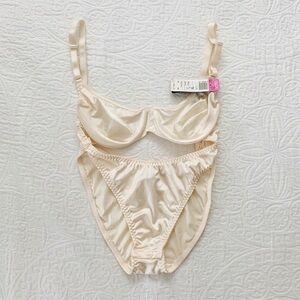 RARE🔥 Vintage Olga Teddy Lingerie Bodysuit,‎ Glossy Cream